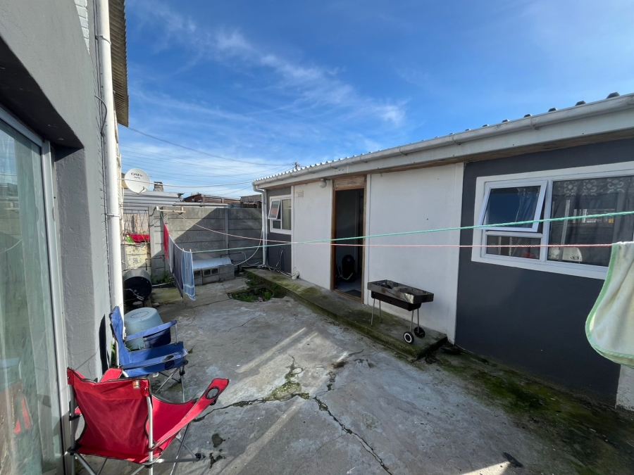 5 Bedroom Property for Sale in Grassy Park Western Cape